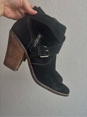 Dolce Vita Black Suede Ankle Booties Buckle Detail Womens Size 9.5